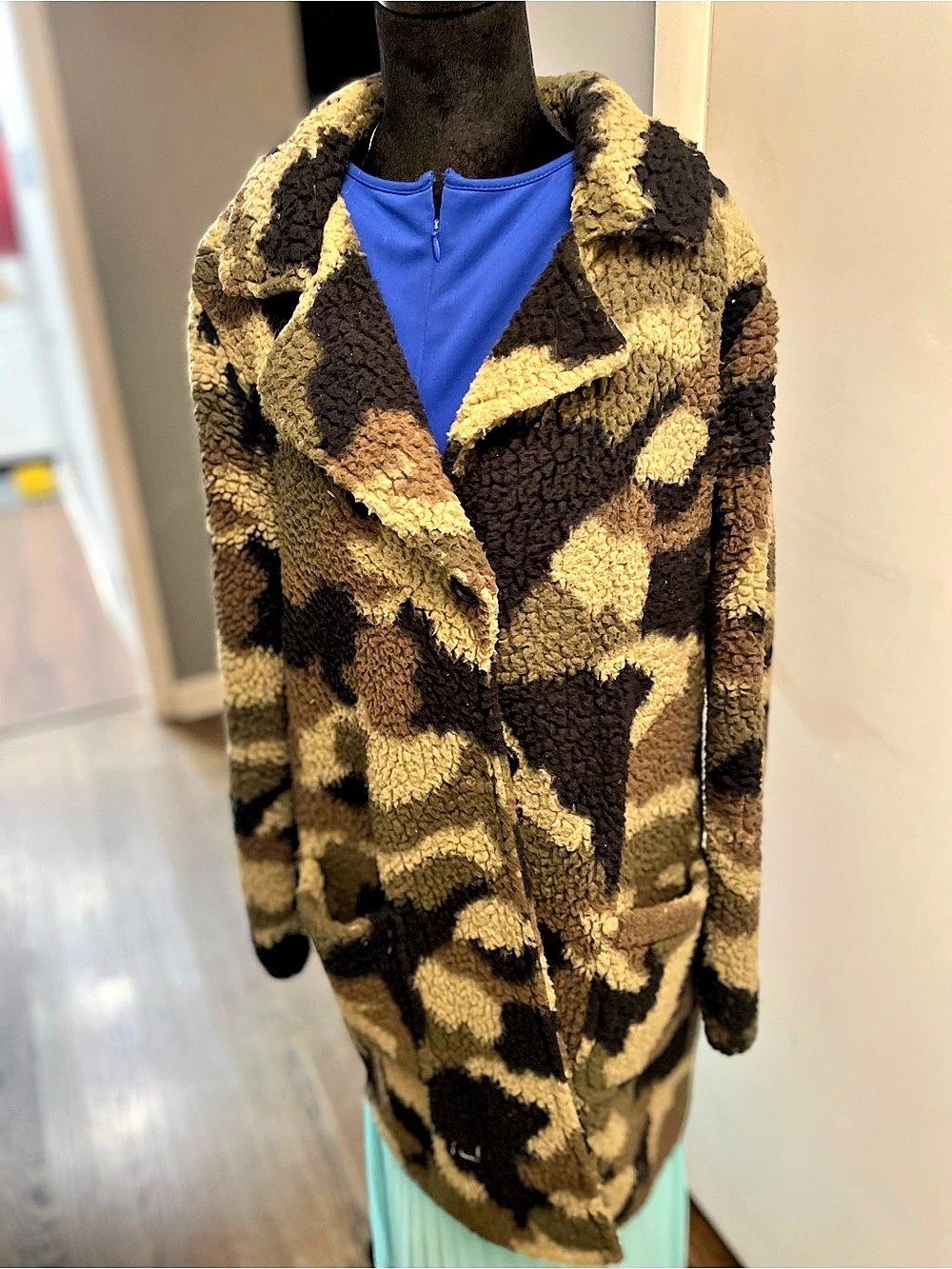 Sabrina Lauren Camo Sherpa unlined Coat Size Medium